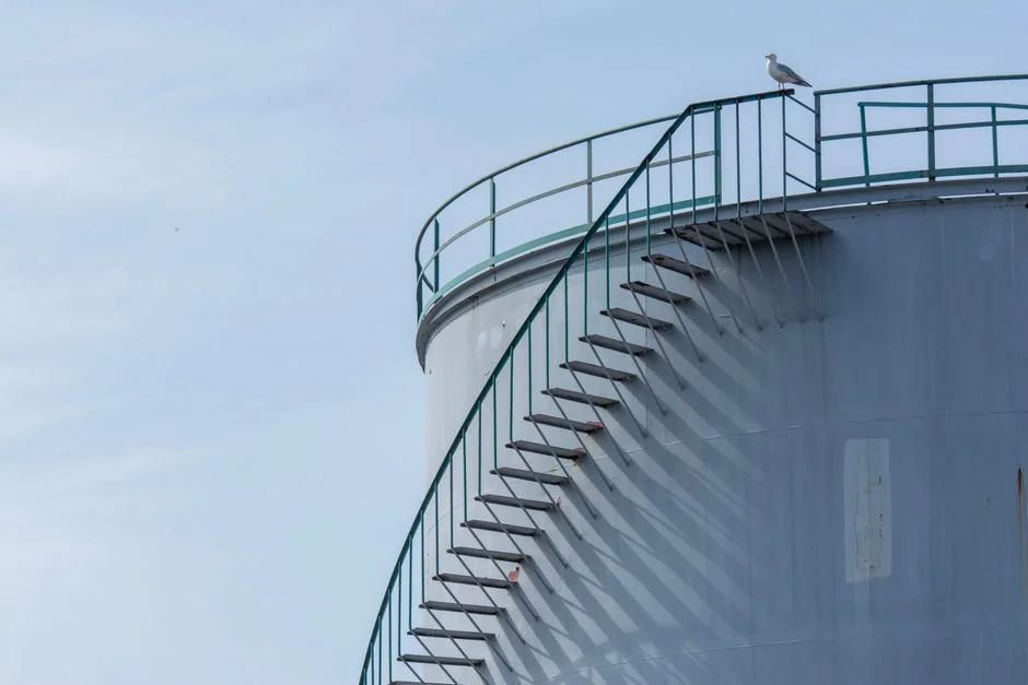 How a Clarifier Settles Solids — and Why It Struggles With Oils