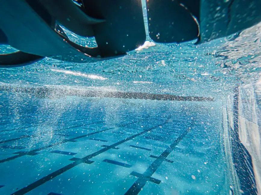 Cleaning Methods Compared: In-Situ vs Out-of-Service