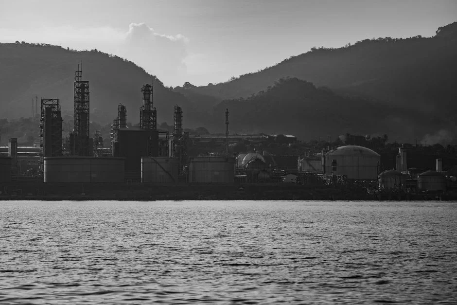The Five-Stage Refinery Pretreatment Train That Clears Both Layers