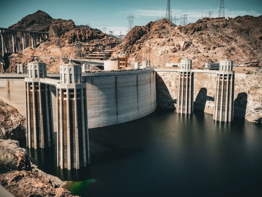 النموذج التكلفي الأمريكي: متى تتفوق إعادة الاستخدام على المياه الصالحة للشرب في 2026